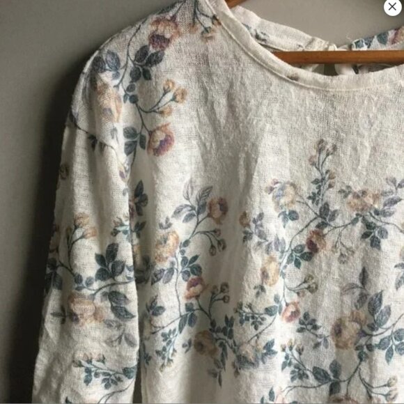 LAST CHANCE Bundle of 4 floral tops! - Picture 12 of 16